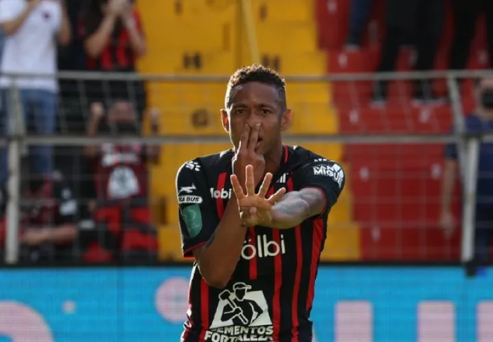Gabriel Torres, espera coronar con Alajuelense. Foto: Twitter