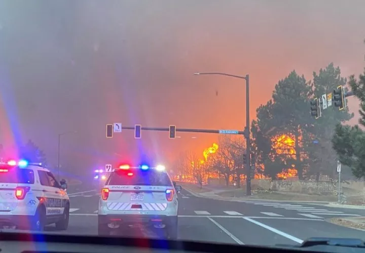Más de 500 casas destruidas por incendios en Colorado. Foto: EFE