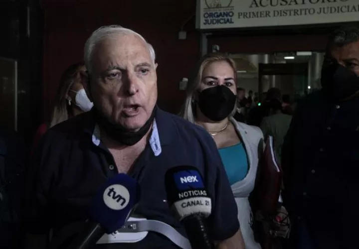 El expresidente de la República, Ricardo Martinelli, recibió recientemente unas disculpas Club Deportivo Unión Española  por este vídeo circulado ilegalmente. Víctor Arosemena