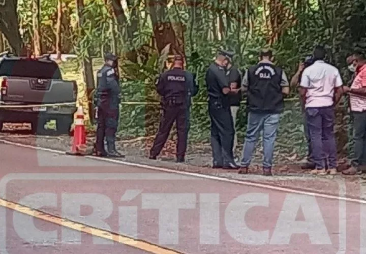 Escena del hallazgo del cuerpo sin vida en la Avenida Juan Pablo II. Foto: Landro Ortíz