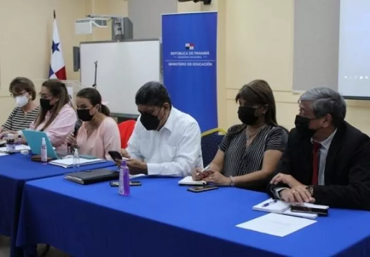 La reunión estuvo encabezada por la ministra Maruja Gorday de Villalobos. Foto: Cortesía