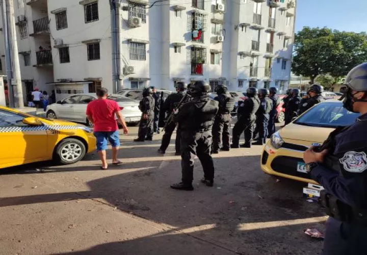 Unidades de la Policía Nacional llegaron a los lugares de las fiestas clandestinas y hechos de violencia. Foto: Cortesía Policía Nacional
