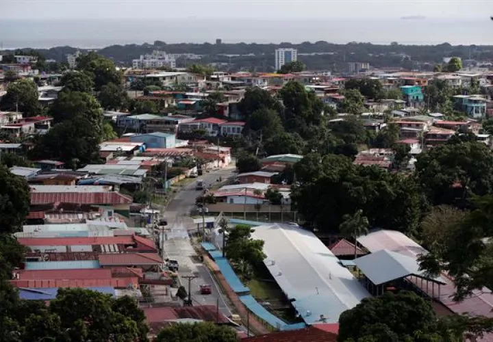 Fotografía de varias casas en el distrito de San Miguelito, en Ciudad de Panamá