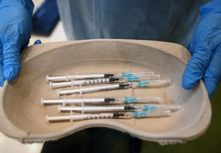 La gente que no está vacunada representa entre el 80 % y 90 % de los hospitalizados, advierte la OMS. Foto: EFE