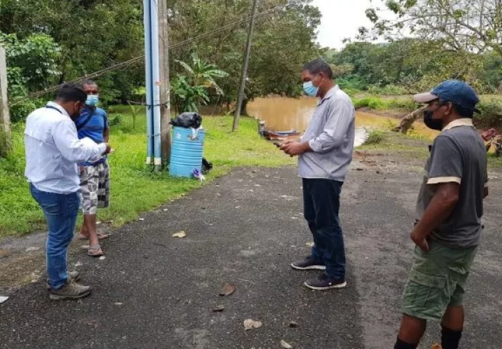Técnicos del Ministerio de Ambiente continuarán con las investigaciones para determinar las causas de la mortandad de peces en el río San Pablo. Foto: Cortesía MiAmbiente