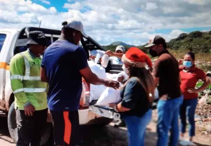 Los pepenadores agradecieron el gesto de las autoridades regionales del Mides. Foto: Melquiades Vásquez