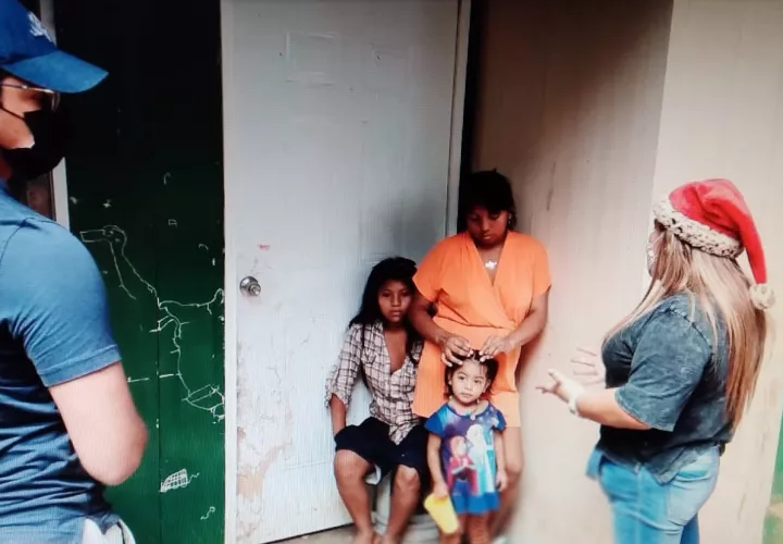 El Mides también llevó ayuda social a familias de comunidades en Santiago. Foto: Melquiades Vásquez 