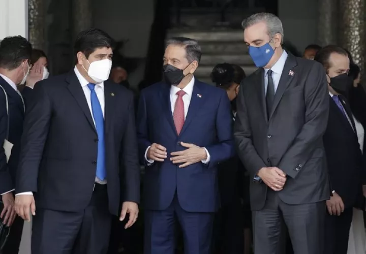 Los presidentes de Costa Rica, Carlos Alvarado (izq.);  de Panamá, Laurentino Cortizo; y de República Dominicana, Luis Abinader, se reunirán este sábado. Foto: EFE