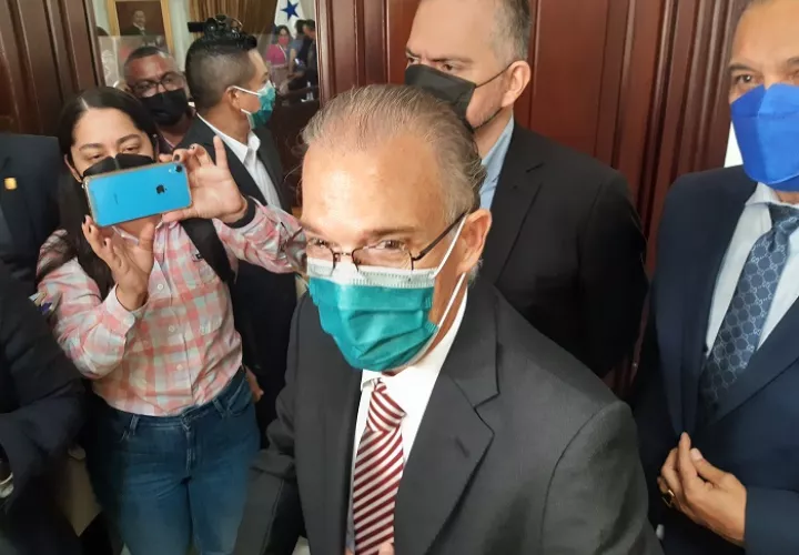 El alcalde Fábrega sustentó los gastos del presupuesto, del cual $159 millones provienen del fondo de descentralización. Foto: Francisco Paz