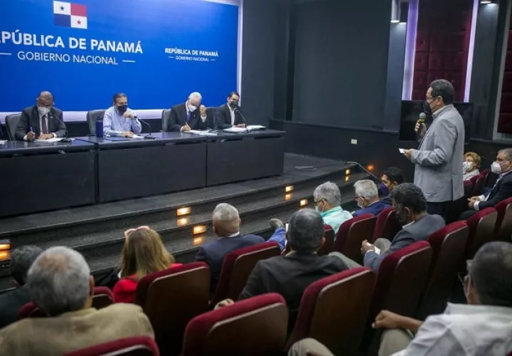 El mandatario Laurentino Cortizo se reunió con dirigentes del sector agropecuario panameño en el anfiteatro de la Presidencia. Foto: Cortesía Presidencia