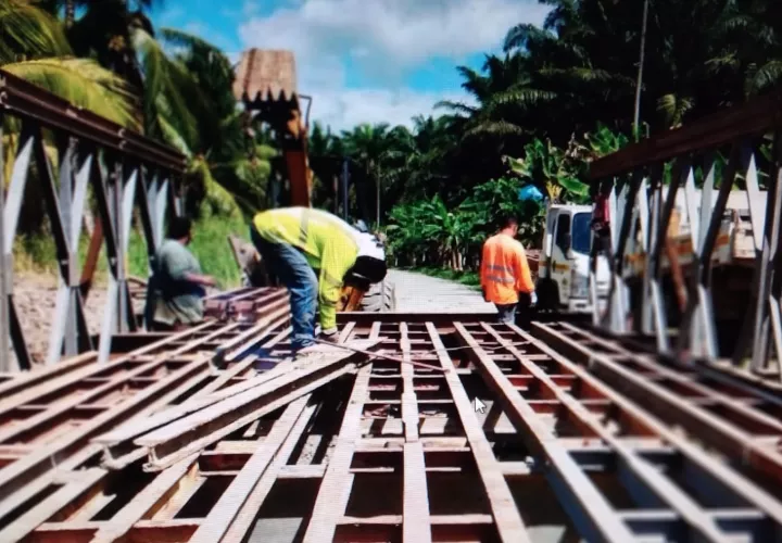 Los puentes se construyen en Majagual y Salado de los Guabos. Foto: Mayra Madrid