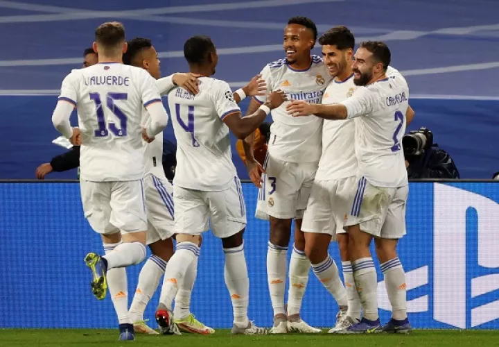 Marco Asensio (2-d) celebra con sus compañeros tras marcar el segundo gol ante el Inter. Foto:EFE