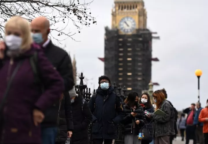 El Gobierno británico se centra en la dosis de refuerzo ante la variantes ómicrom. Foto: EFE