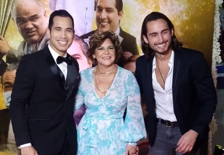 Elmis Castillo, Nelvis Melgar y Diego de Obaldía en la alfombra roja de 'Sancocho Presidencial'.. Foto: Instagram