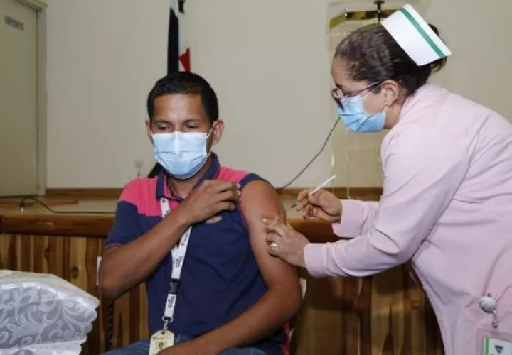 Las vacunas se están aplicando en las instalaciones de salud. Foto: Cortesía