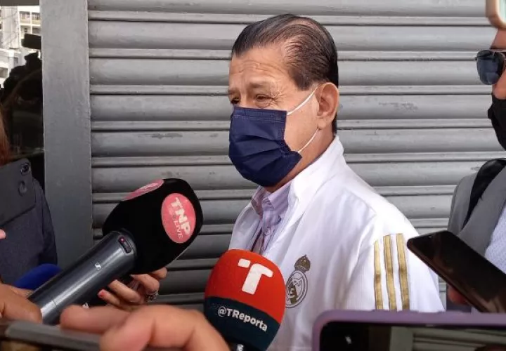  Kevin Moncada acudió con su tío Amado Arjona, a quien Foco afirma falsamente de ser el esposo de la jueza Osorio. Foto: Víctor Arosemena