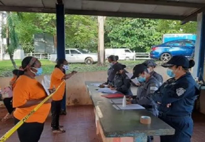 Durante la visita a los privados de libertad se tienen que mantener las medidas de bioseguridad. Foto: Grupo Epasa