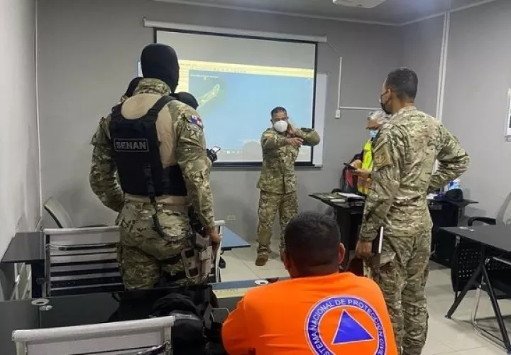  Equipo búsqueda en el Centro de operaciones de emergencia en Panamá Pacífico. Foto: Cortesía
