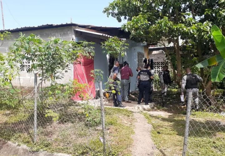 La aprehensión de los tres hombres se ejecutó posteriormente al allanamiento por parte del Ministerio Público de  una casa en el área de San José. Foto. Eric Montenegro.