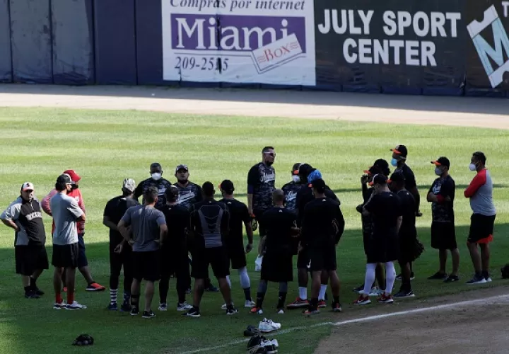 Astronautas de Los Santos entrena en el estadio Rod Carew. Foto: EFE