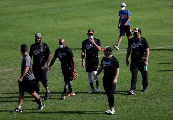 Jugadores de Astronautas entrenan en el Rommel Fernández. Foto: EFE