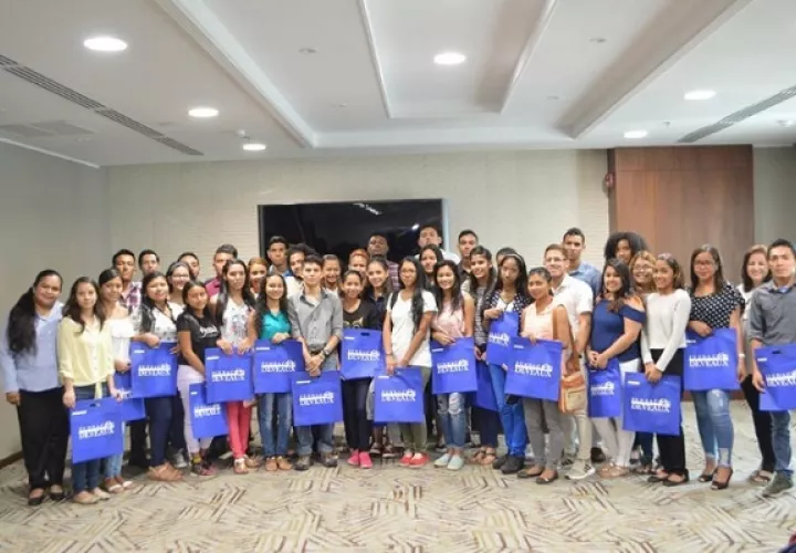 Para la beca pueden aplicar alumnos de primer ingreso y con estudios ya en curso. Foto: Cortesía Fundación Deveaux
