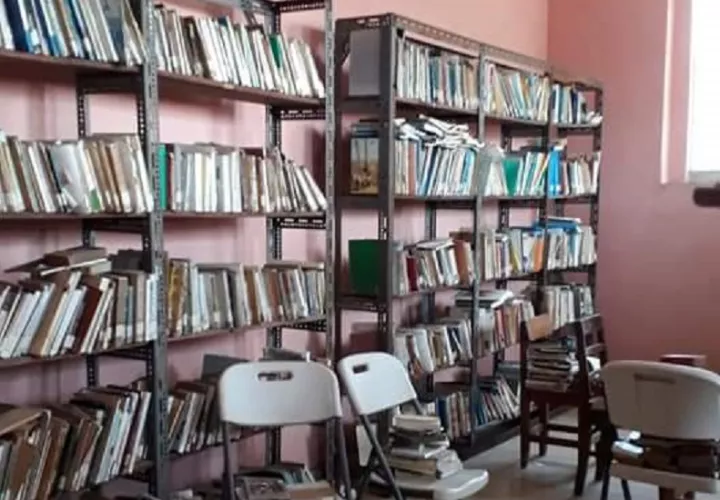 Además en la biblioteca se ubicarán libros y enciclopedias recolectadas por la Apede. Foto: Diomedes Sánchez 