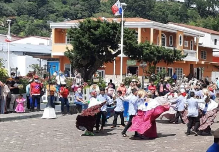 Las autoridades del municipio de Boquete solicitaron un permiso para un paseo típico en un área determinada, bajo control y con aforo del 100% de personas vacunadas, lo cual no se cumplió. Foto. José Vásquez