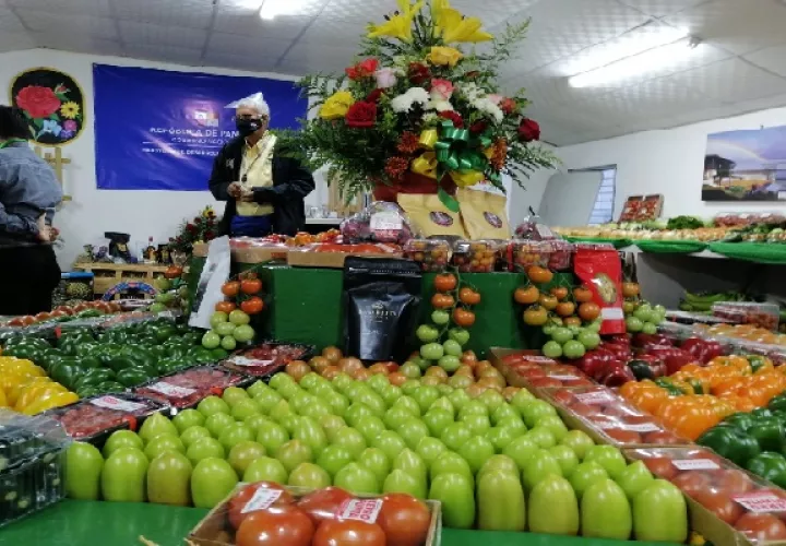 Los artesanos y comerciantes tienen la esperanza de que muchas personas acudan al evento, ya que debido a la pandemia por la covid-19 tienen más de un año sin participar de la feria. Foto. Mayra Madrid