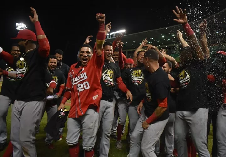 Criollos de Caguas festejan el título en Puerto Rico. Foto: @CriollosCaguas