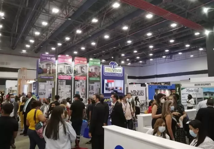 El evento reunió a más de 100 expositores, entre estos 11 bancos de la plaza y unas 89 empresas dedicadas al desarrollo de la industria. Foto: Tomada de Internet
