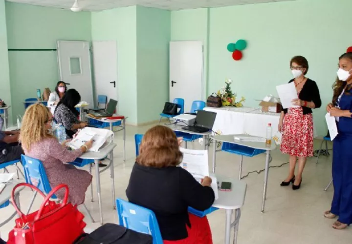 Capacitan sobre retorno seguro a las aulas.  Cortesía/Meduca