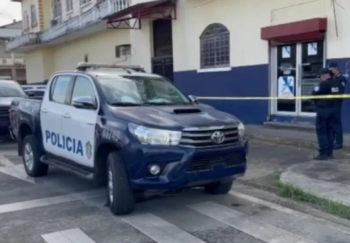 La Policía Nacional acordonó las instalaciones de las oficinas de correos. Foto. Diomedes Sánchez