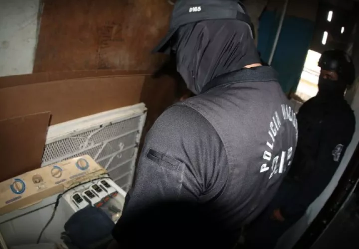 En el operativo decomisaron: como radio de comunicación, un arma de fuego, municiones, proveedores, equipos tecnológicos y otros elementos. Foto. Diomedes Sánchez