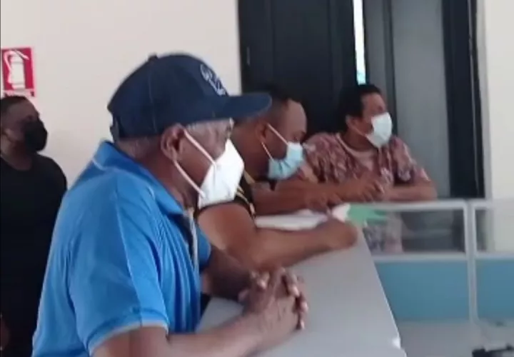 Con los jóvenes capacitados, se podría dar mantenimiento permanente a las escuelas u otras dependencias gubernamentales, sin tener que llevar a licitación de empresas privadas esas obras. Foto. Diomedes Sánchez