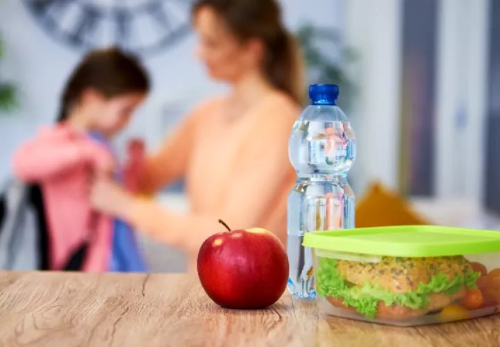 La merienda ideal debe ser un alimento que aporte saciedad, según especialistas en Nutrición. Foto ilustrativa / Freepik.