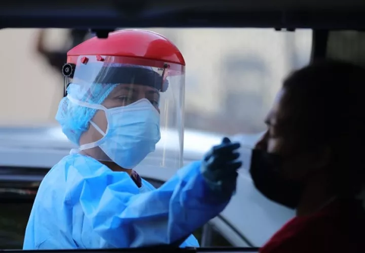 Personal de salud aplicó 7,356 pruebas nuevas de contagio en las últimas 24 horas, que dejaron una positividad de 13.3%. Foto: Cortesía Minsa