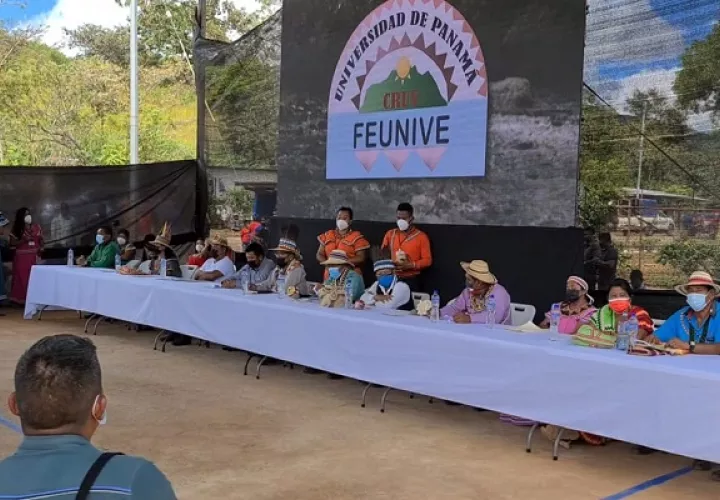 Cuatro mujeres forman parte de los aspirantes a cacique general. Foto: Cortesía