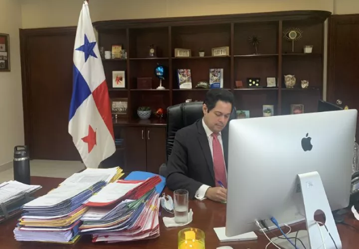 Factura Electrónica no comenzara su obligatoriedad hasta presentar un calendario de implementación a través de la gaceta oficial, dijo Publio De Gracia, de la DGI. Foto: Cortesía