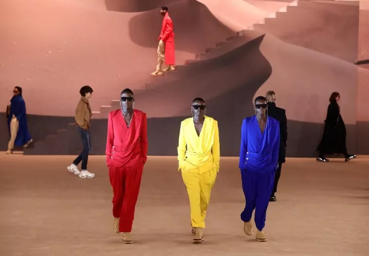 Creaciones de la colección masculina del diseñador francés Olivier Rousteing. Foto: EFE / EPA  /CHRISTOPHE PETIT TESSON