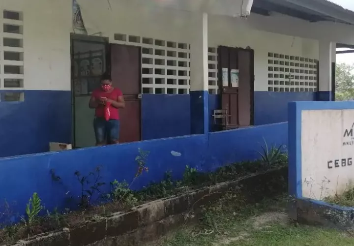 La falta de electricidad es una de las mayores necesidades de esta escuela rural. Foto: Eric A. Montenegro