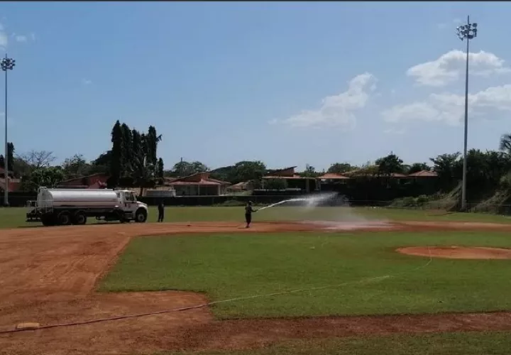 Estadio Horacio Mena se prepara para el béisbol juvenil. Foto: Eric Ariel Montenegro