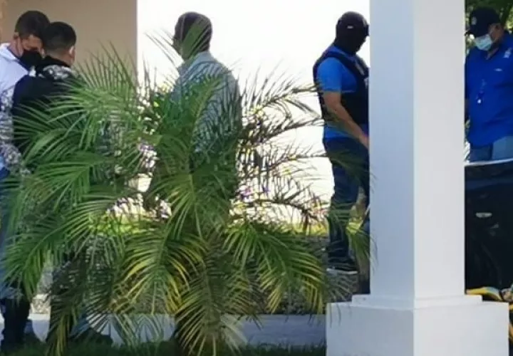 La captura del presunto estafador se logró durante un allanamiento a una residencia en el sector de Nuevo San Carlitos. Foto. José Vásquez