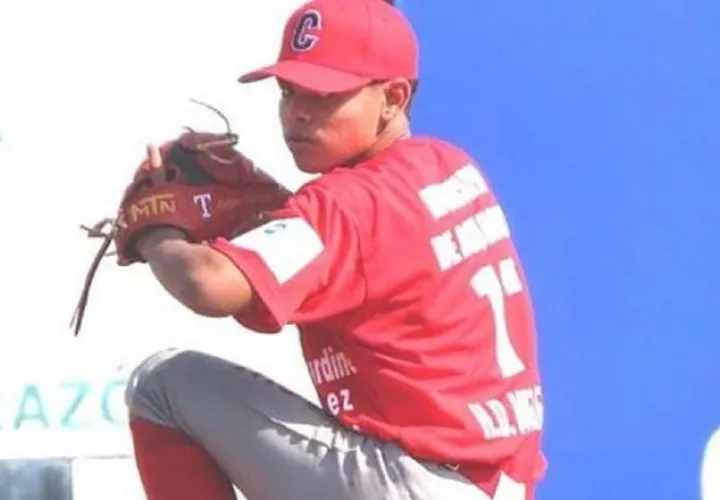 Felipe Torres es el desigando para abrir el primer juego de Coclé. Foto: Fedebeis