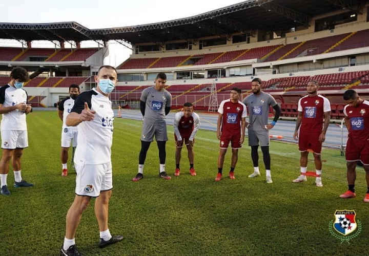 La selección se mantiene entrenando en el estadio Rommel. Foto/Ilustrativa