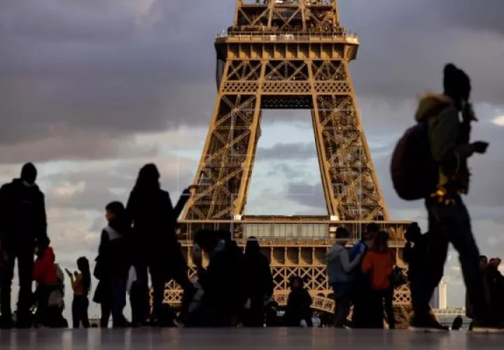 En lo que va de semana, el número de contagios de covid-19 se sitúa en niveles récord en Francia desde el comienzo de la pandemia hace casi dos años. Foto: EFE