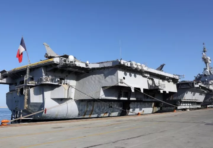 Vistas de el portaaviones 'Charles de Gaulle' que Francia envía al Mar Negro. Foto: EFE