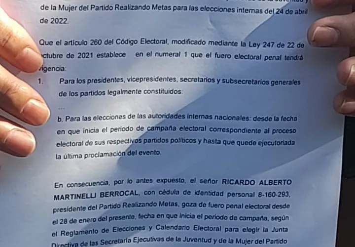 Certificación expedida por el Tribunal Electoral donde se reconoce el fuero penal de Martinelli. Foto: Grupo Epasa