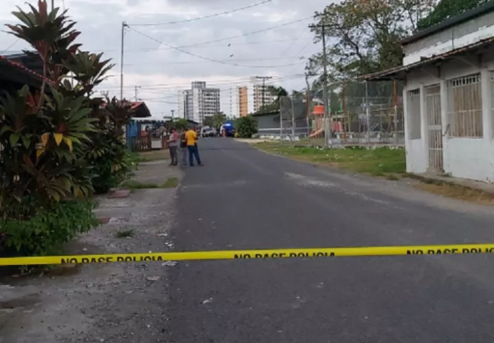 Al lugar llegaron agentes de la Policía Nacional, quienes cerraron toda la calle. Foto: Diomedes Sánchez 