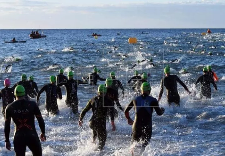 El atleta murió en la prueba de natación. Foto ilustrativa: EFE